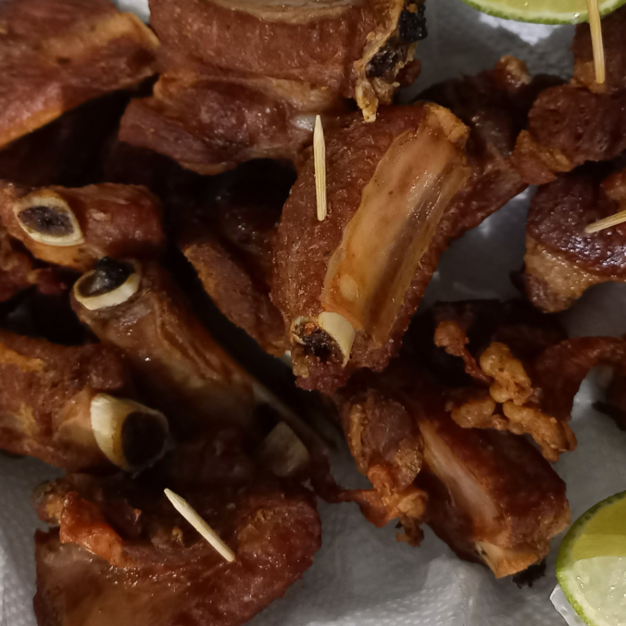 Porção de costelinha suína frita Embutidos Chapadão